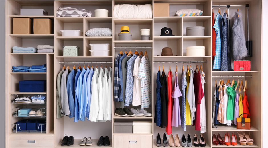 Những lợi &iacute;ch của việc c&oacute; một tủ quần &aacute;o được tổ chức ho&agrave;n hảo l&agrave; g&igrave;? Một chiếc tủ nhỏ hơn, được sắp xếp ho&agrave;n hảo với những m&oacute;n đồ m&agrave; bạn thực sự y&ecirc;u th&iacute;ch sẽ mang lại nhiều niềm vui hơn l&agrave; một tủ quần &aacute;o chật cứng m&agrave; bạn phải vật lộn để t&igrave;m thứ g&igrave; đ&oacute; để mặc v&agrave;o mỗi buổi s&aacute;ng.