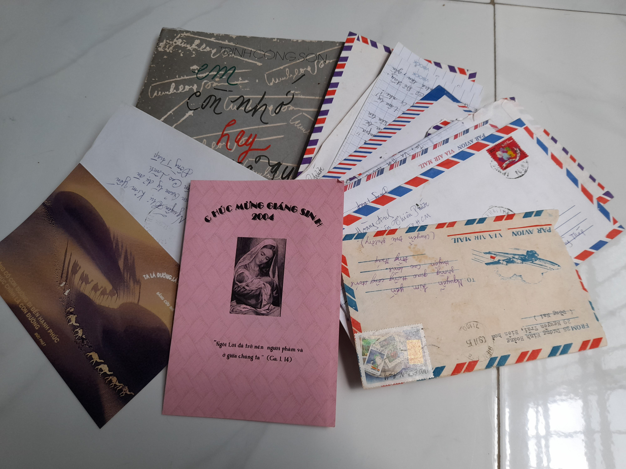 Những tấm thiệp gi&aacute;ng sinh giờ đ&atilde; th&agrave;nh kỹ niệm