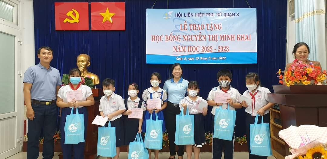Trẻ mồ c&ocirc;i cha mẹ v&igrave; COVID-19 tại Quận 8 được chăm lo cả về vật chất lẫn tinh thần