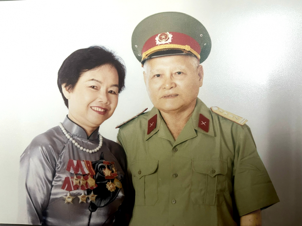 Vợ chồng b&agrave; L&ecirc; Thị Thu Nguyệt (ảnh chụp năm 1997)