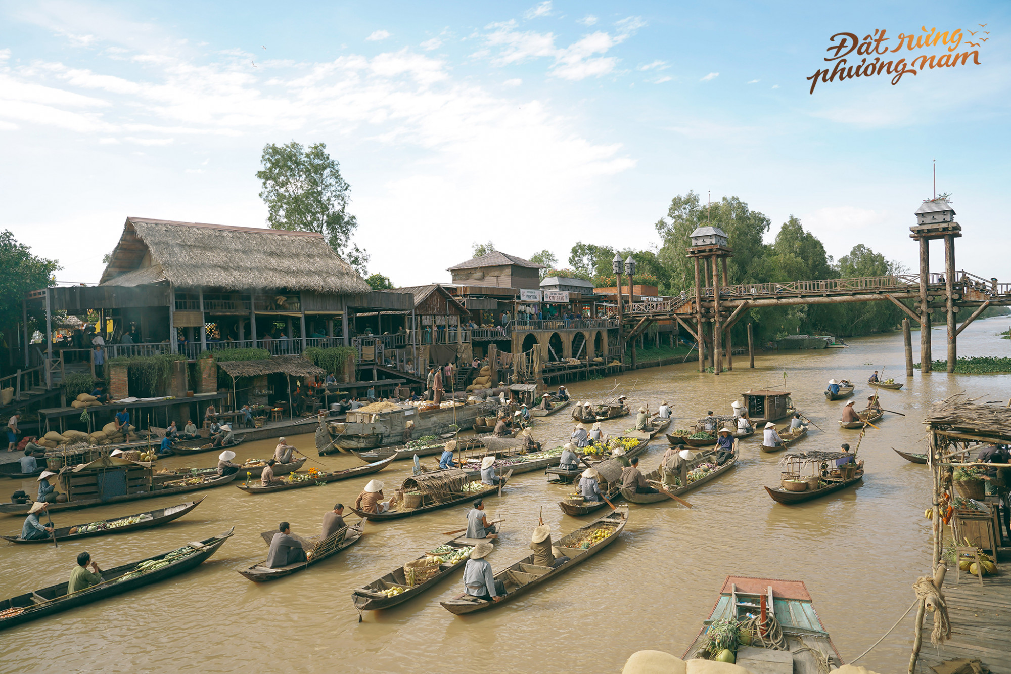 Đại cảnh đầu ti&ecirc;n của phim Đất rừng phương Nam quay ở rừng tr&agrave;m Tr&agrave; Sư quy tụ hơn 300 diễn vi&ecirc;n quần ch&uacute;ng