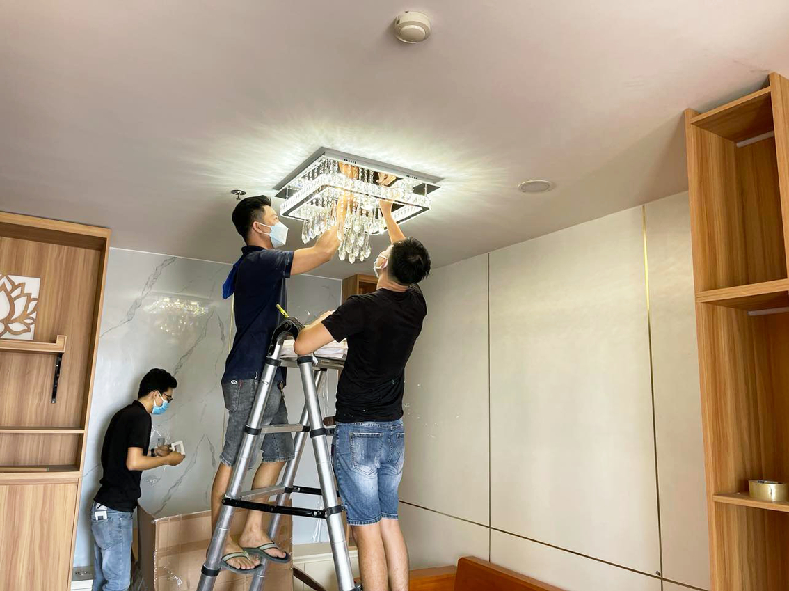 Nhiều c&ocirc;ng ty x&acirc;y dựng cho biết năm nay, lượng kh&aacute;ch sửa chữa, t&acirc;n trang nh&agrave; đ&oacute;n tết giảm nhiều hơn so với dịp tết năm trước