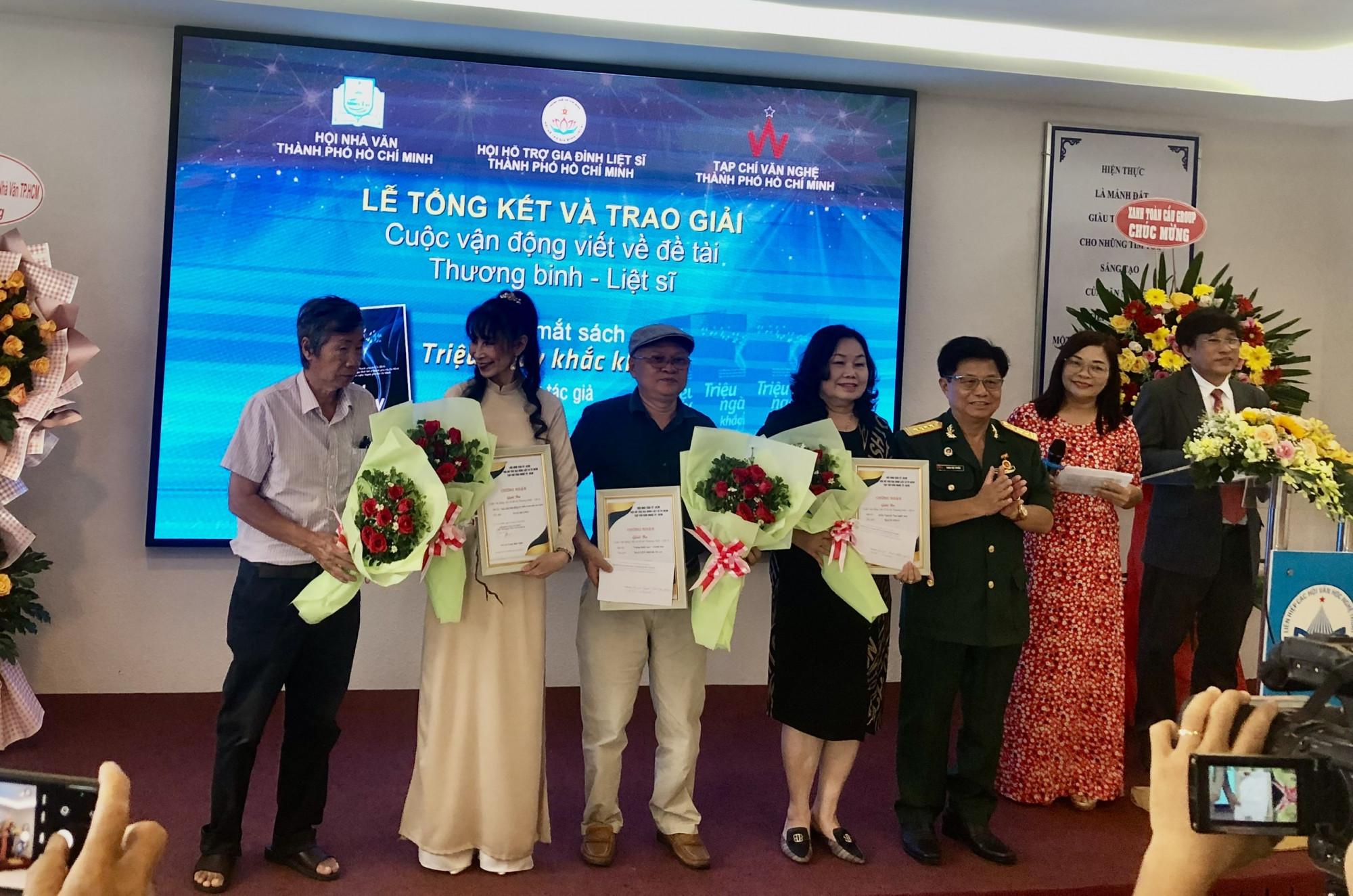 Cuộc vận động thu h&uacute;t nhiều nh&agrave; văn v&agrave; c&aacute;c c&acirc;y b&uacute;t kh&ocirc;ng chuy&ecirc;n tham gia