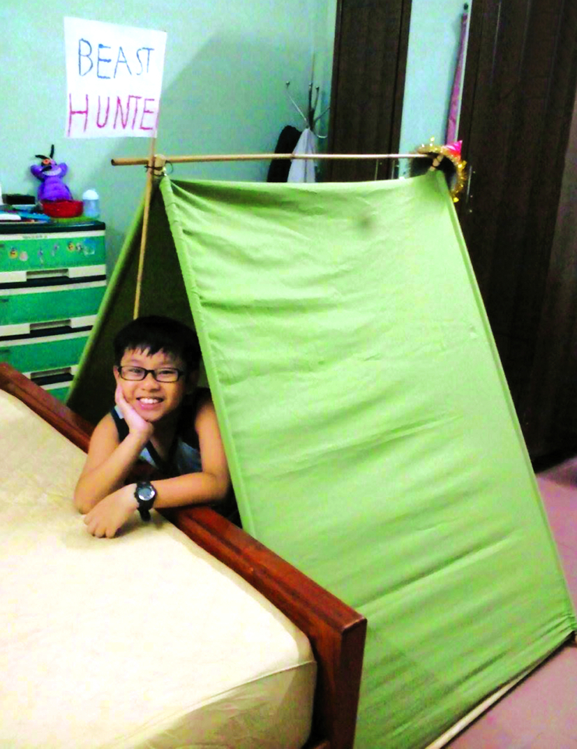 Chiếc lều &ldquo;nh&agrave; l&agrave;m&rdquo; m&agrave; t&ocirc;i thường chui nửa người v&agrave;o nằm chơi c&ugrave;ng con