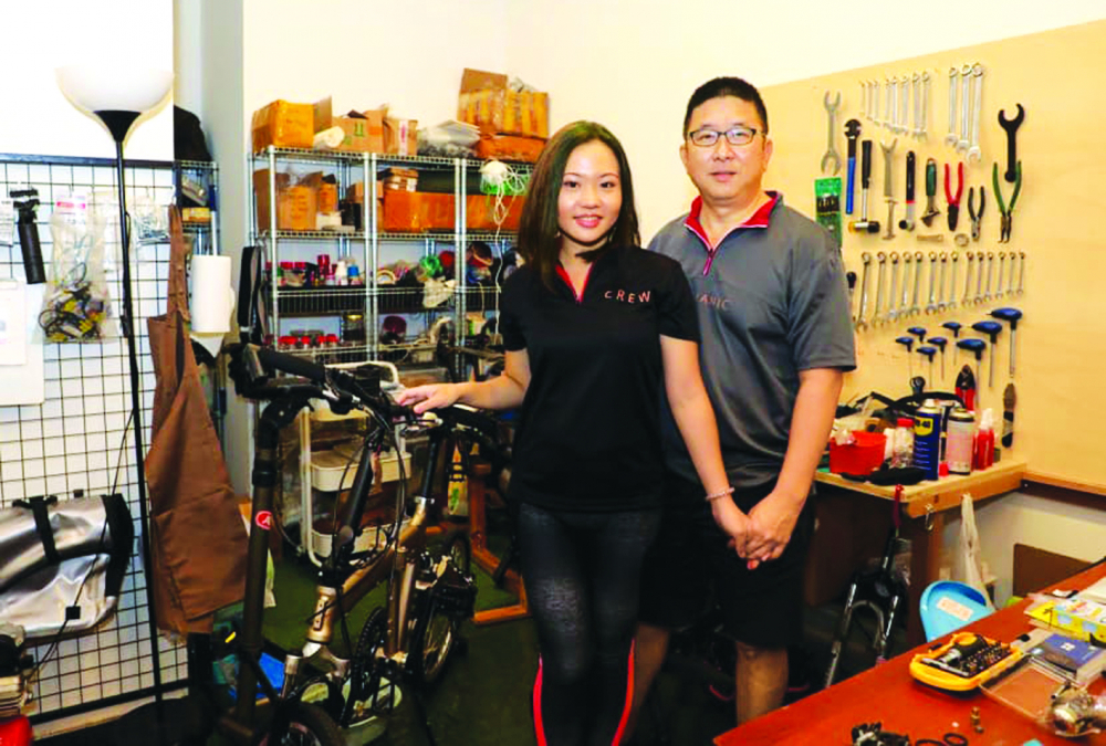 Vợ chồng &ocirc;ng Chong - những người s&aacute;ng lập TheBikeShack - ẢNH: TODAY ONLINE