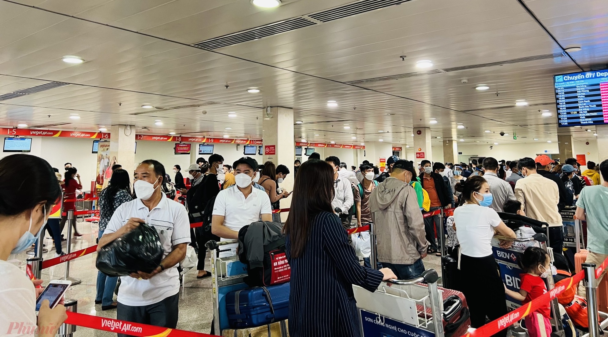 Nếu c&oacute; th&ecirc;m hơn 20 chuyến bay mỗi đ&ecirc;m, t&igrave;nh trạng khan hiếm v&eacute; may bay từ TPHCM về c&aacute;c tỉnh miền Trung, miền Bắc c&oacute; thể sẽ được khắc phục