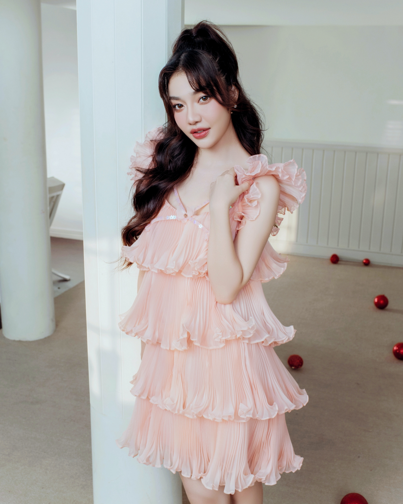 Một lựa chọn trang phục kh&aacute;c từ Ho&agrave;ng Duy&ecirc;n với 