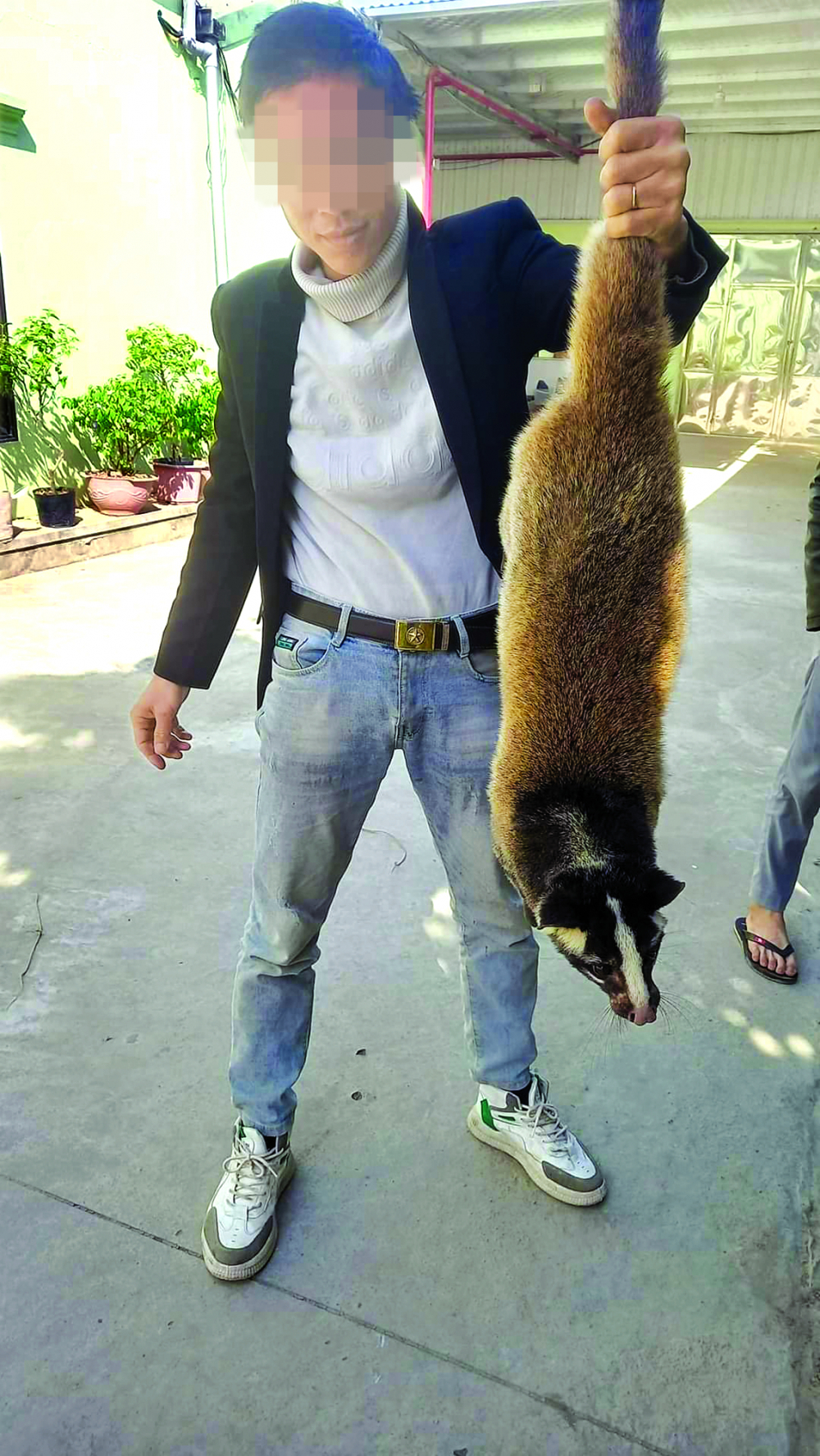 Một thanh ni&ecirc;n t&ecirc;n M.T khoe con cầy v&ograve;i mốc mới bẫy được