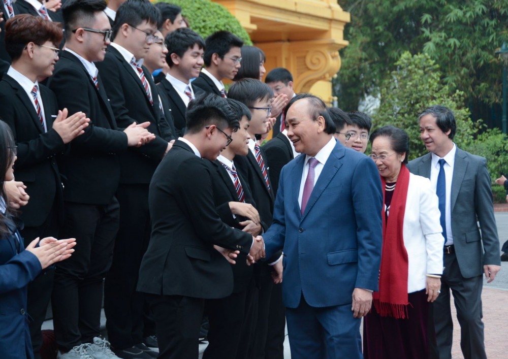 Chủ tịch nước Nguyễn Xu&acirc;n Ph&uacute;c gặp mặt, biểu dương 33 học sinh đoạt giải Olympic v&agrave; khoa học kỹ thuật quốc tế năm 2022