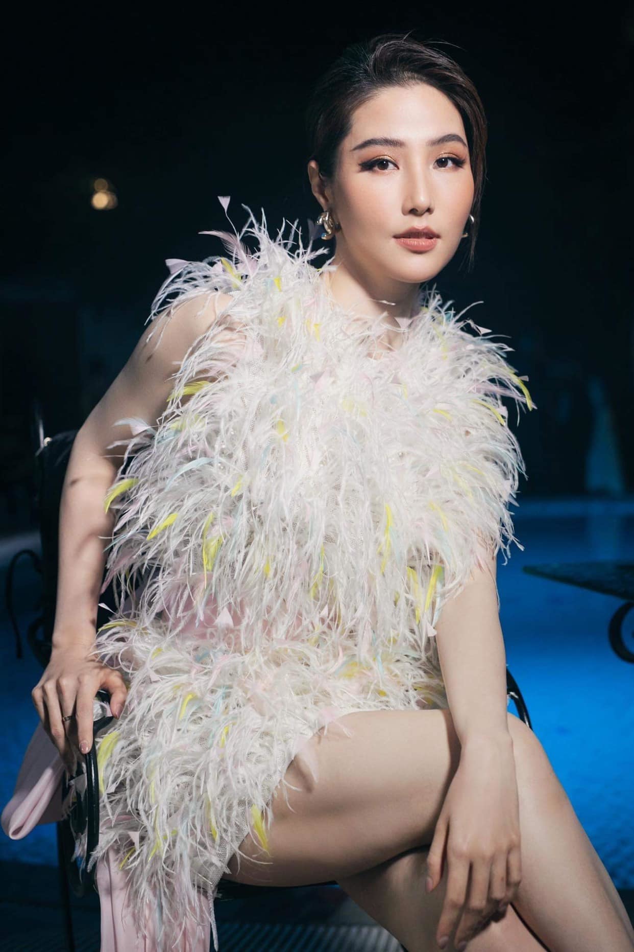 So với thời trẻ, gu thẩm mỹ của Diễm My 9X cũng đ&atilde; được cải thiện đ&aacute;ng kể theo thời gian. Hiện, người đẹp trung th&agrave;nh với phong c&aacute;ch thời trang hiện đại, c&aacute; t&iacute;nh. 