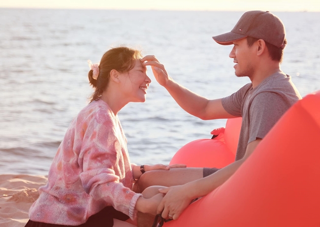 Vợ diễn vi&ecirc;n Qu&yacute; B&igrave;nh được fan của anh y&ecirc;u th&iacute;ch v&igrave; lu&ocirc;n l&agrave; hậu phương vững chắc của chồn