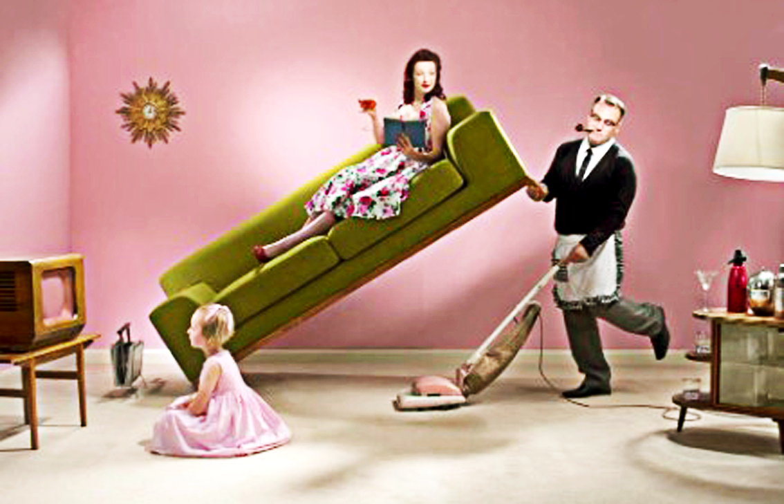 Số lượng &ocirc;ng bố ở nh&agrave; nội trợ đ&atilde; tăng l&ecirc;n những năm gần đ&acirc;y - ẢNH: GUARDIAN