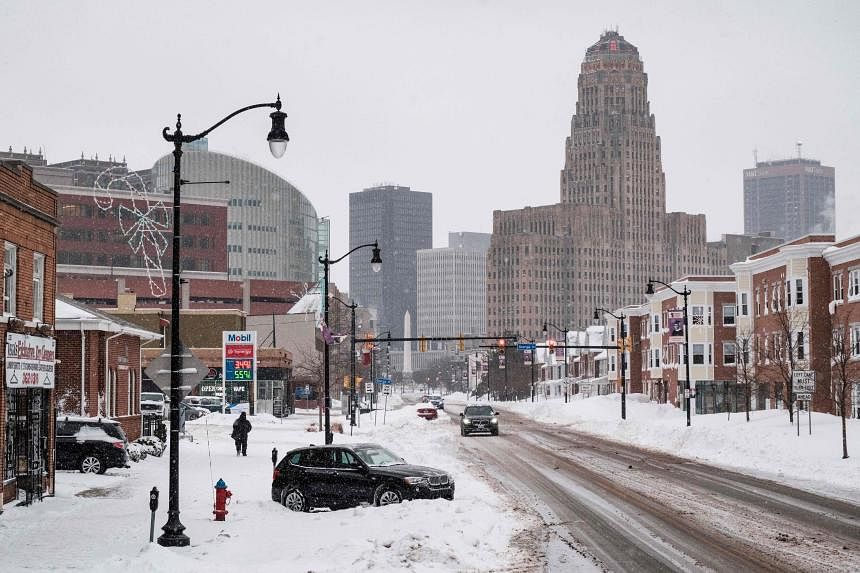 Tuyết tiếp tục rơi ở Niagara, Buffalo, New York, ng&agrave;y 27/12