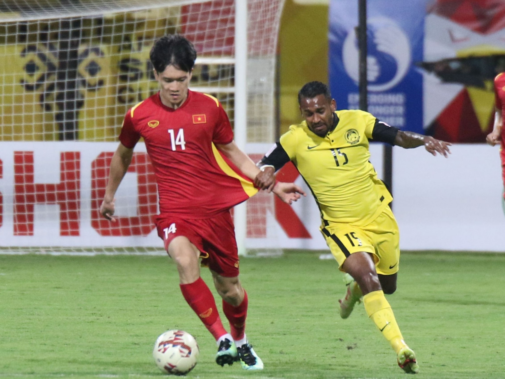 Trận gặp Malaysia ở AFF Cup 2020, tuyển Việt Nam (tr&aacute;i) đ&atilde; c&oacute; chiến thắng 3-0 - Ảnh: VFF