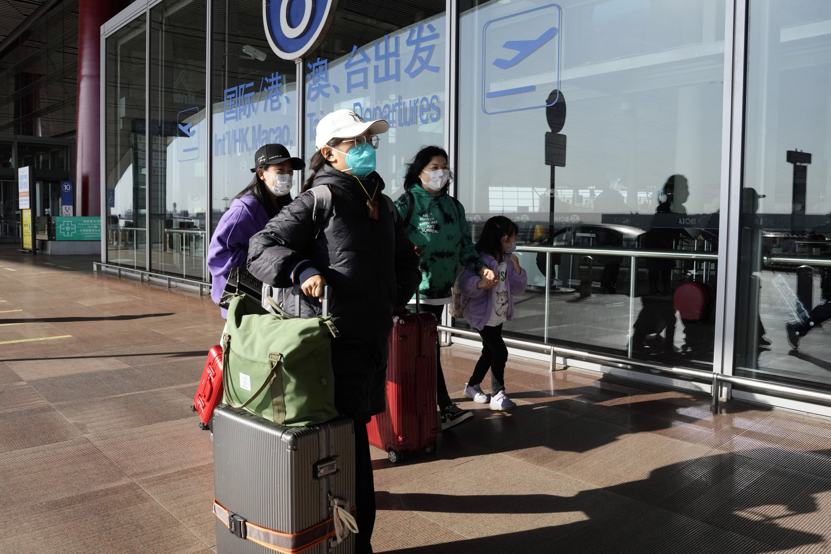 Sau khi dỡ bỏ hạn chế, c&aacute;c tour du lịch nước ngo&agrave;i được người d&acirc;n Trung Quốc ua chuộng trong dịp lễ Tết Dương lịch