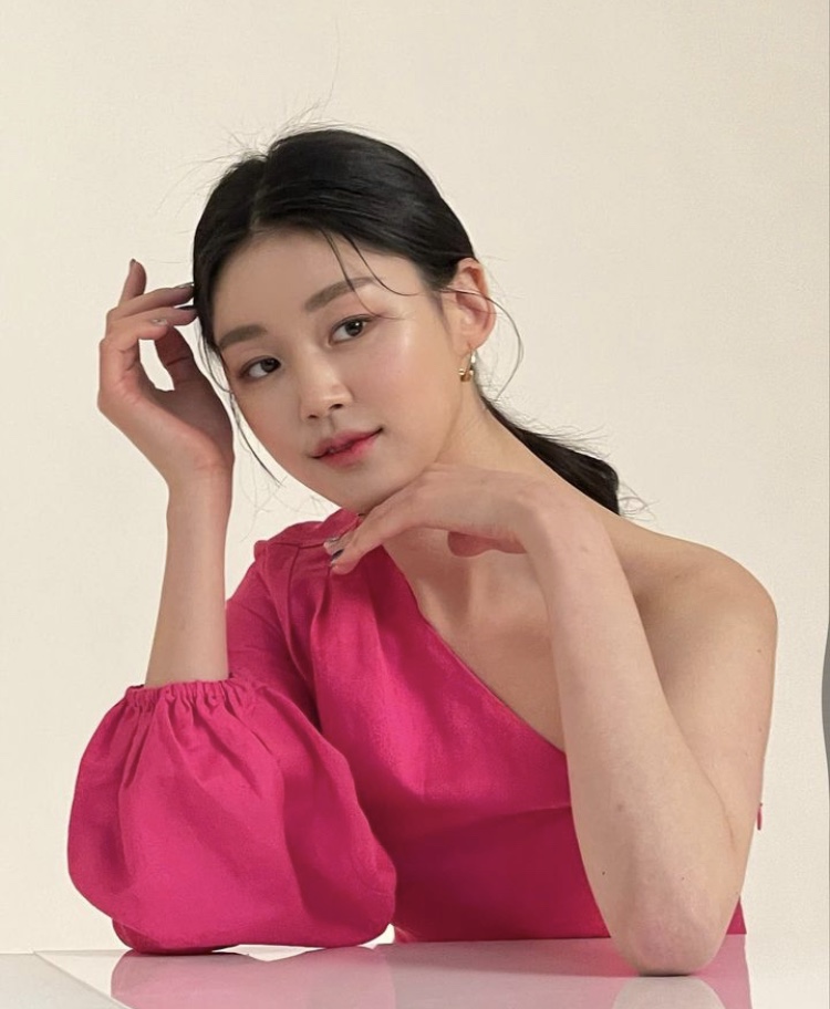 Địa Ngục Độc Th&acirc;n - chương tr&igrave;nh hẹn h&ograve; H&agrave;n Quốc từng g&acirc;y sốt mạng x&atilde; hội c&aacute;ch đ&acirc;y 1 năm đ&atilde; ch&iacute;nh thức quay trở lại. Trong m&ugrave;a 2, c&aacute;c nh&acirc;n vật tham gia game show cũng khiến d&acirc;n t&igrave;nh ch&uacute; &yacute; kh&ocirc;ng k&eacute;m. Nổi bật trong d&agrave;n nam thanh nữ t&uacute; ch&iacute;nh l&agrave; hoa hậu H&agrave;n Quốc 2021 Choi Seo Eun. Việc người đẹp tham gia chương tr&igrave;nh hẹn h&ograve; để t&igrave;m kiếm bạn trai khiến người h&acirc;m mộ sắc đẹp v&ocirc; c&ugrave;ng bất ngờ. 