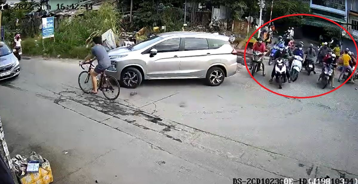 Camera ghi lại vụ việc
