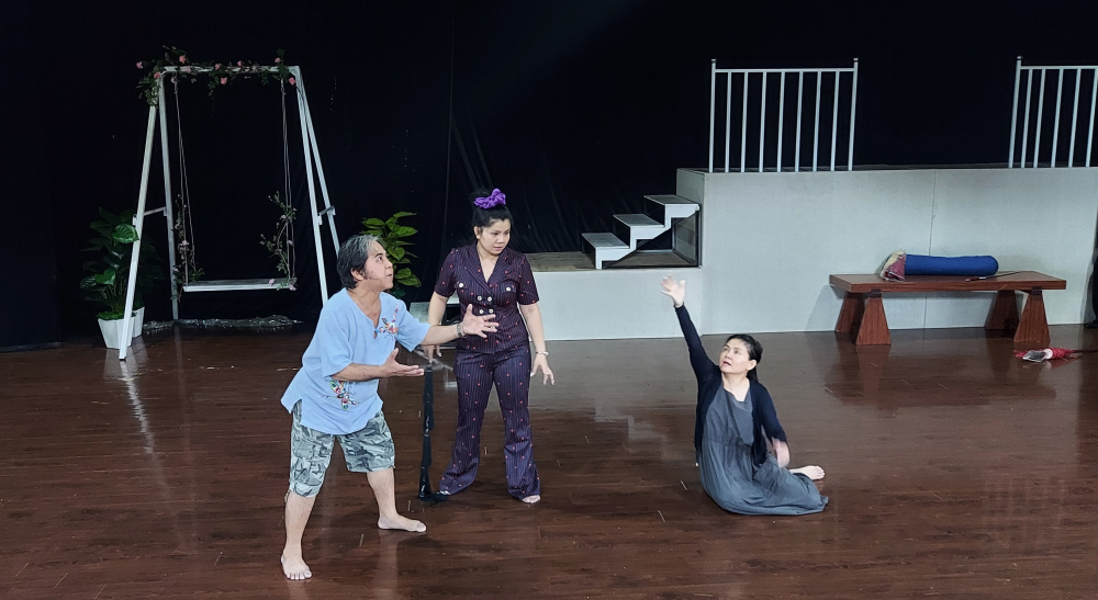 Nghệ sĩ Bạch Long hướng dẫn 