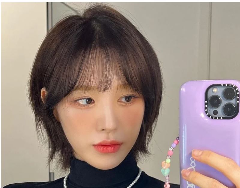 Wendy thời thượng trong kiểu t&oacute;c ngắn uốn cụp