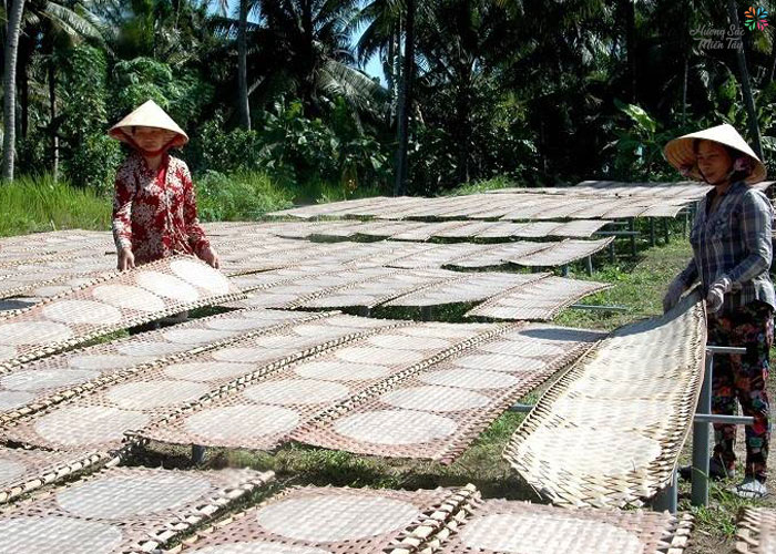 B&aacute;nh phồng cần được phơi đủ nắng v&agrave; chỉ trong v&ograve;ng 1 ng&agrave;y th&ocirc;i 