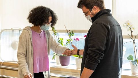 Eliana Rosario cần vật l&yacute; trị liệu cường độ cao v&igrave; Covid k&eacute;o d&agrave;i.