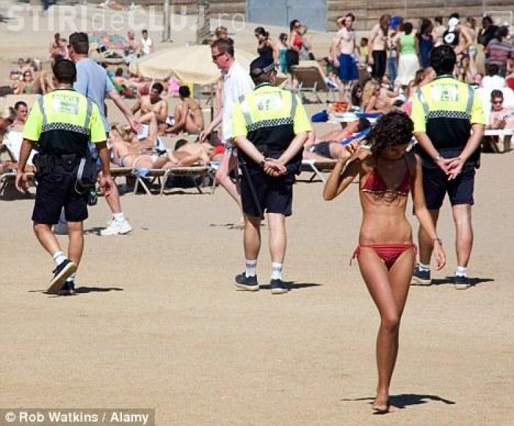 Mặc bikini hoặc ở trần đến nơi c&ocirc;ng cộng (trừ b&atilde;i biển) c&oacute; thể bị phạt - Ảnh: Alamy