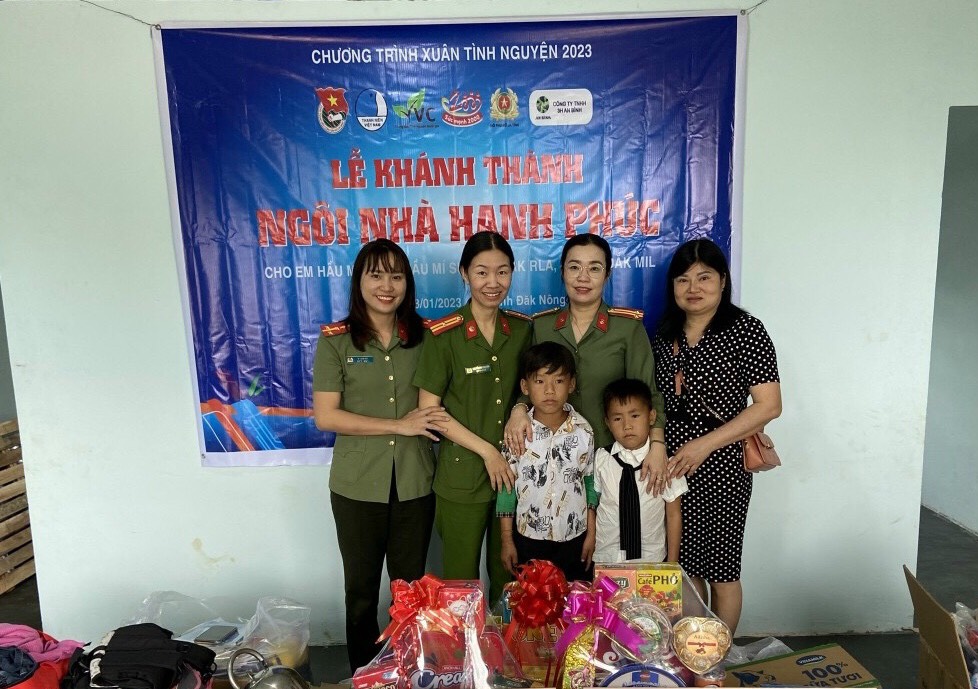 M&oacute;n qu&agrave; gi&aacute; trị v&agrave; v&ocirc; c&ugrave;ng &yacute; nghĩa n&agrave;y sẽ gi&uacute;p cuộc sống, tương lai c&aacute;c ch&aacute;u tốt đẹp hơn. 