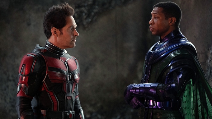 &Aacute;c nh&acirc;n Trong Người kiến 3 nh&acirc;n vật Kang do Jonathan Majors (phải) đ&oacute;ng l&agrave; phản diện mới nhất của vũ trụ Marvel