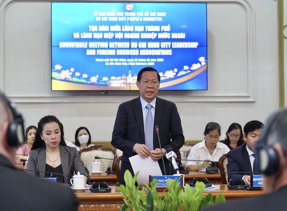 Chủ tịch UBND TPHCM Phan Văn M&atilde;i Phan Văn M&atilde;i cho biết TPHCM lu&ocirc;n lắng nghe đ&oacute;ng g&oacute;p của DN, mong muốn DN đồng h&agrave;nh, tham gia v&agrave;o c&aacute;c dự &aacute;n đầu tư của th&agrave;nh phố
