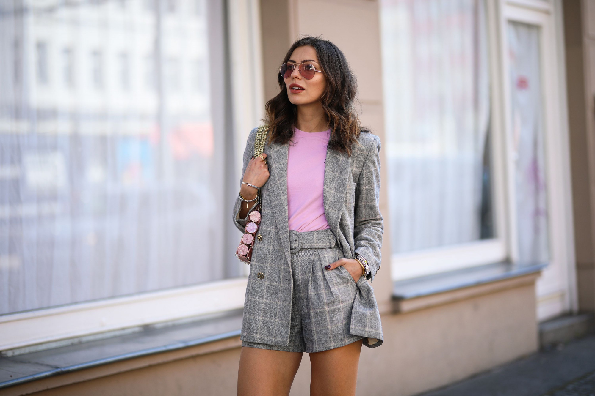 Bộ suit short m&agrave;u x&aacute;m kẻ ca r&ocirc;