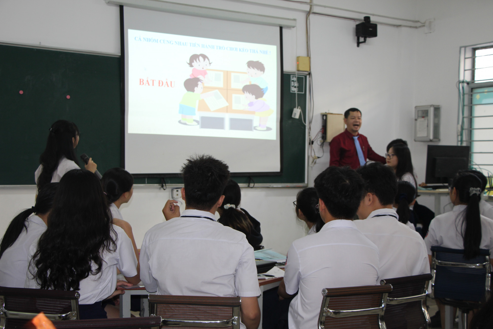 Chuyển đổi số cần phải hướng đến giảm tải c&aacute;c thủ tục rườm r&agrave; cho phụ huynh học sinh