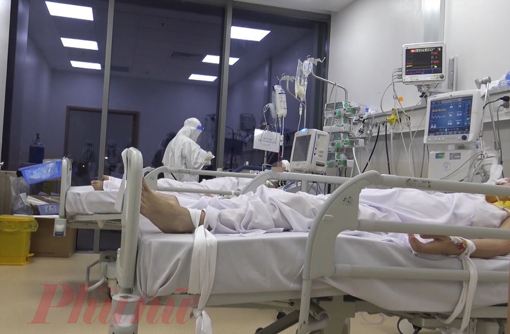 C&aacute;c y b&aacute;c sĩ kh&ocirc;ng ngại sức khỏe, t&iacute;nh mạng để tham gia cuộc chiến chống COVID-19