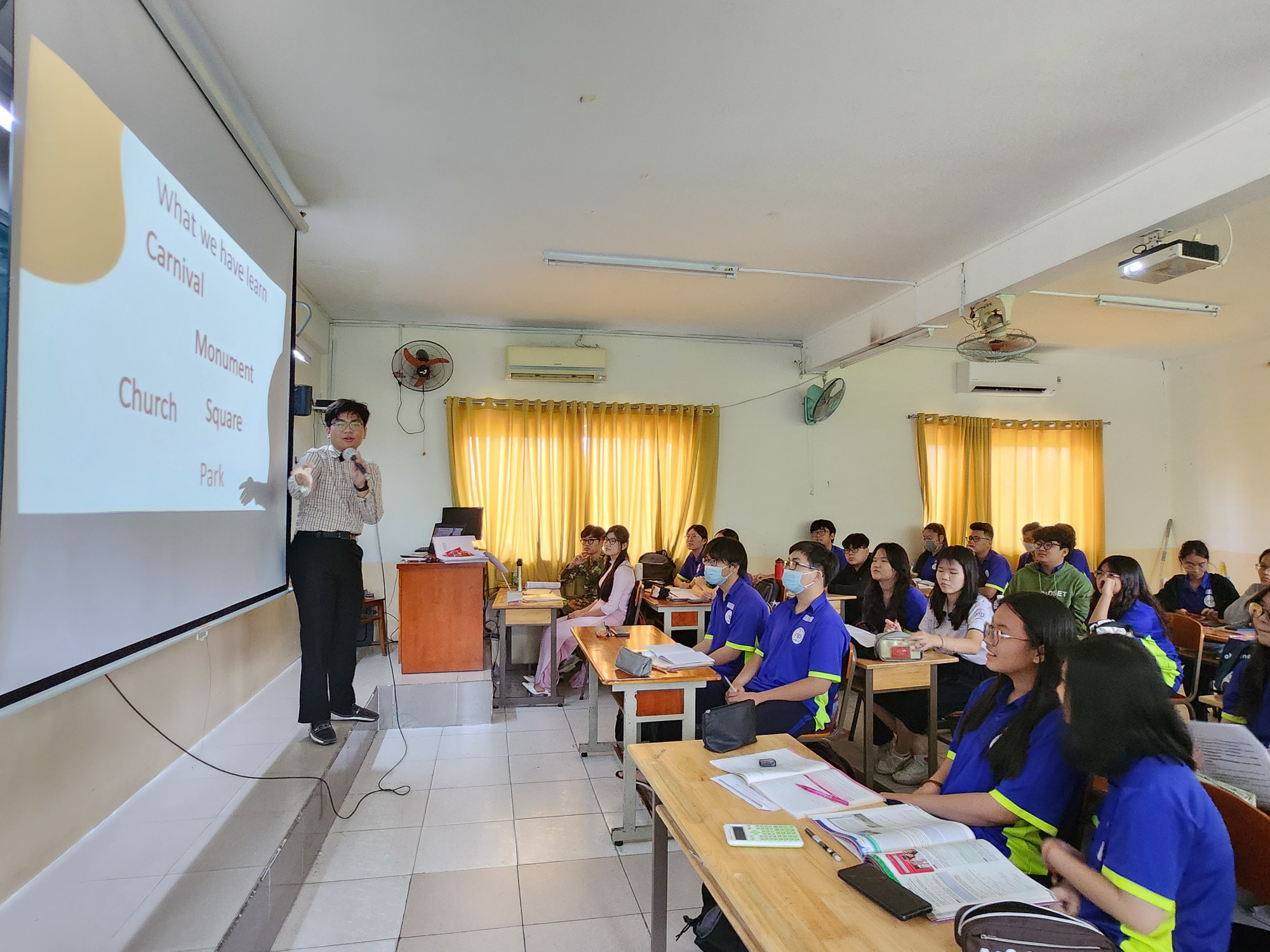 Trải nghiệm đứng lớp mang đến cho mỗi học sinh những trải nghiệm qu&yacute; gi&aacute; trong h&agrave;nh tr&igrave;nh hướng nghiệp