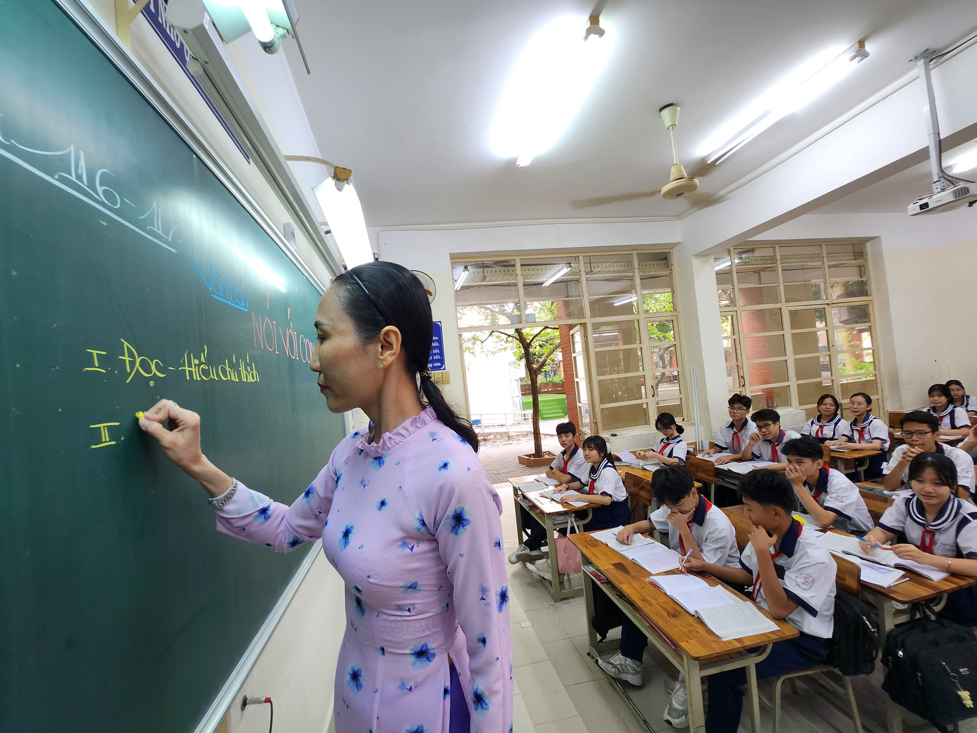 Với Chương tr&igrave;nh GDPT 2018, thi tuyển chỉ n&ecirc;n chiếm một trọng số nhỏ khi tuyển sinh v&agrave;o lớp 10, cạnh đ&oacute; l&agrave; trọng số về đ&aacute;nh gi&aacute; qu&aacute; tr&igrave;nh học của học sinh