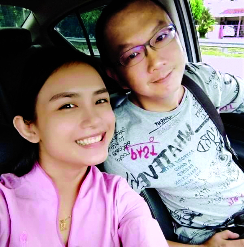 D&ugrave; chưa bao giờ n&oacute;i lời y&ecirc;u, anh Swee Chong Lim vẫn lu&ocirc;n tận t&igrave;nh chăm s&oacute;c v&agrave; d&agrave;nh những  t&igrave;nh cảm ấm &aacute;p nhất cho Cẩm Ti&ecirc;n từ những ng&agrave;y c&ocirc; c&ograve;n nằm tr&ecirc;n giường bệnh