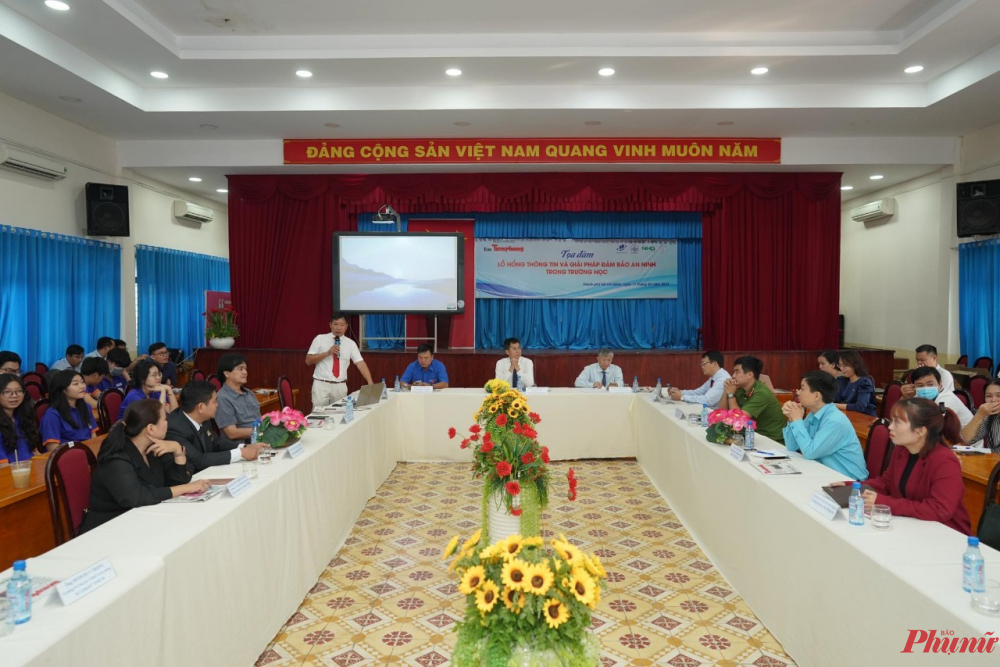 To&agrave;n cảnh tọa đ&agrave;m