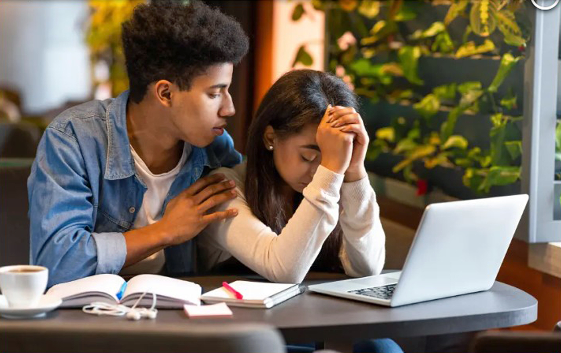 Phụ nữ v&agrave; học sinh nhỏ tuổi c&oacute; xu hướng chịu nhiều &ldquo;căng thẳng về cảm x&uacute;c&rdquo; so với nam giới v&agrave; học sinh lớn tuổi hơn - ẢNH: GETTY IMAGES