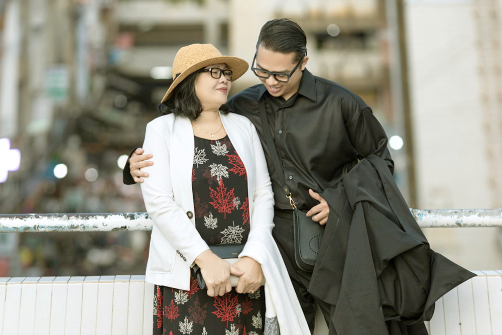 L&ecirc; Ho&agrave;i Việt v&agrave; mẹ