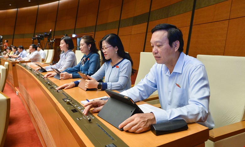 Luật giao dịch điện tử (sửa đổi) được ĐBQH bấm n&uacute;t th&ocirc;ng qua với 94,74% ĐBQH tham gia t&aacute;n th&agrave;nh