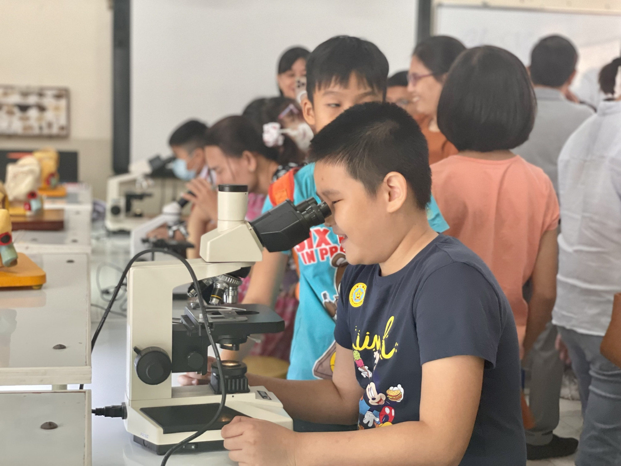 Gi&aacute;o vi&ecirc;n sẽ lồng gh&eacute;p kiến thức cơ bản về AI trong c&aacute;c b&agrave;i học, chủ đề dạy học