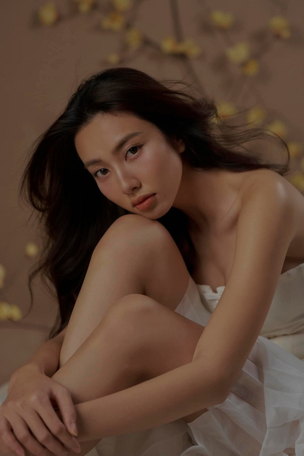 Th&ugrave;y Ti&ecirc;n xinh đẹp rạng ngời trong bộ ảnh mừng sinh nhật