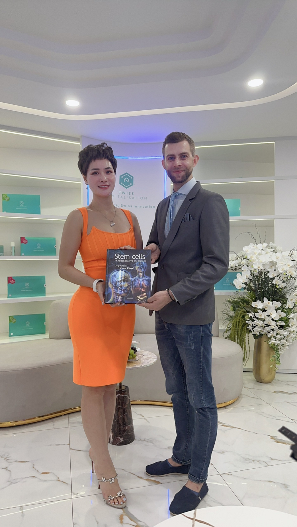 CEO Helen Nguyen cùng đ&ocirc;́i tác - Ảnh: Helen Nguyen cung cấp