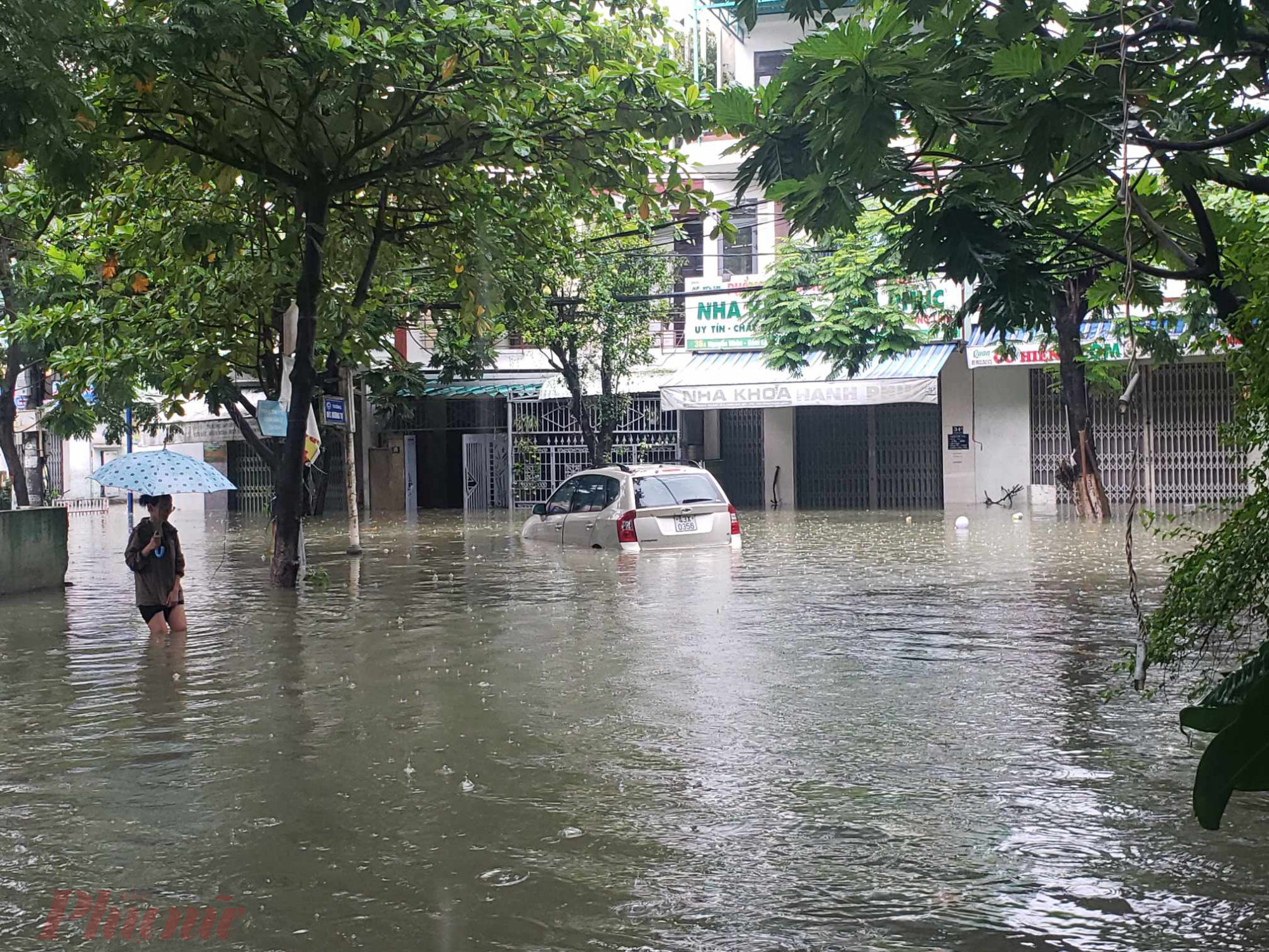 Nhiều khu phố bị nhấn ch&igrave;m