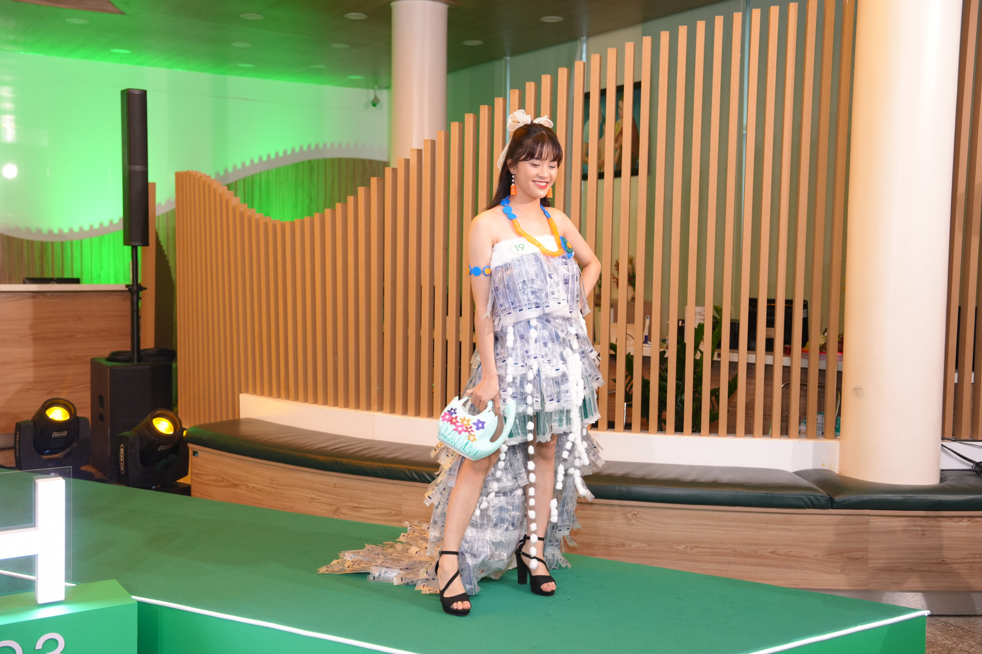 C&aacute;c th&iacute; sinh c&oacute; m&agrave;n catwalk ấn tượng