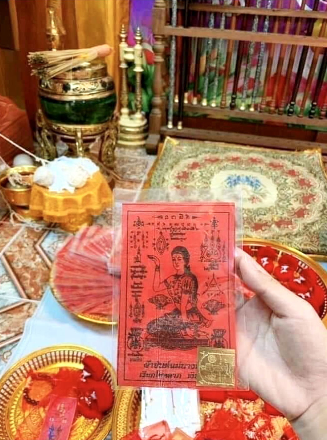 C&aacute;c loại ph&eacute;p, nhang&hellip; &ldquo;mẹ ngoắc&rdquo; được người b&aacute;n cho rằng sẽ gi&uacute;p tăng t&agrave;i lộc, xua đuổi vận xui
