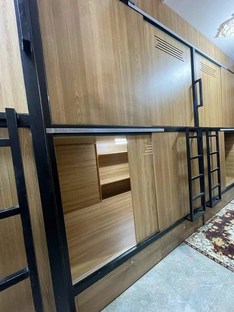 Một căn nh&agrave; ri&ecirc;ng lẻ chia th&agrave;nh c&aacute;c hộp ngủ để cho thu&ecirc;.