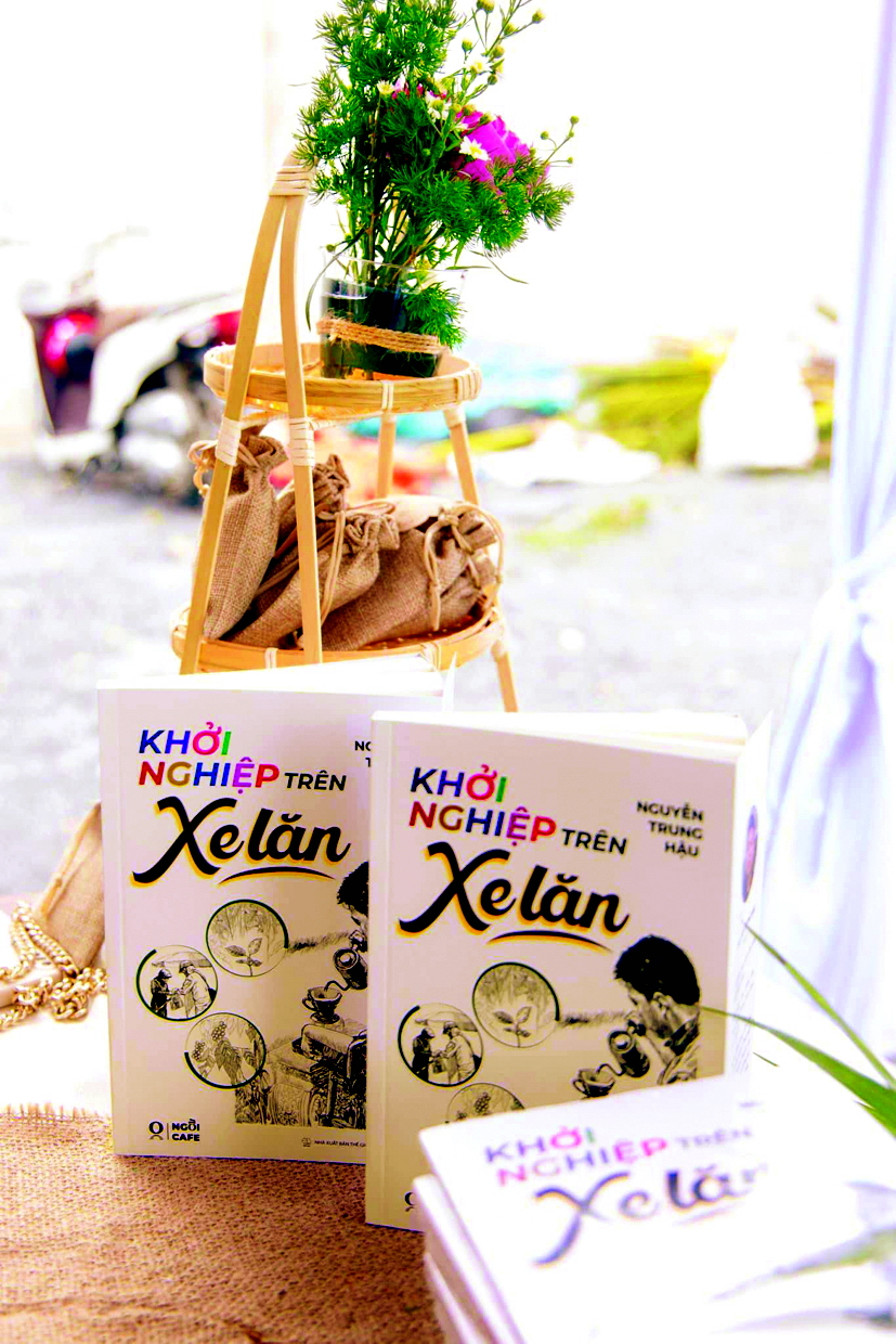 Tự truyện Khởi nghiệp tr&ecirc;n xe lăn  của Nguyễn Trung Hậu truyền động lực  đến người khuyết tật