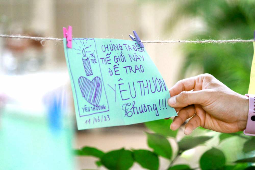 Ch&uacute;ng t&ocirc;i vẽ h&igrave;nh ảnh tượng trưng cho phẩm chất của m&igrave;nh v&agrave; c&acirc;u khẳng định t&iacute;ch cực về bản th&acirc;n để tự tin hơn