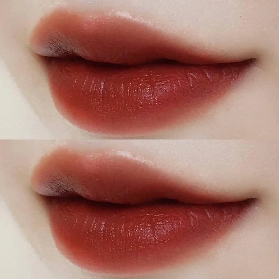 Son đỏ v&agrave; n&acirc;u: Đ&acirc;y l&agrave; c&aacute;ch mix son c&oacute; khả năng che giấu khuyết điểm tr&ecirc;n m&ocirc;i rất hiệu quả. Trước ti&ecirc;n, bạn d&ugrave;ng son m&agrave;u n&acirc;u đ&aacute;nh viền m&ocirc;i để che đi vết th&acirc;m. Tiếp theo sẽ đ&aacute;nh son m&agrave;u đỏ để tạo sự tươi tắn cho m&ocirc;i. Kh&ocirc;ng chỉ gi&uacute;p che khuyết điểm, sự kết hợp của son m&agrave;u đỏ v&agrave; n&acirc;u hiện đang l&agrave; xu hướng trang điểm được c&aacute;c t&iacute;n đồ l&agrave;m đẹp ưa chuộng.