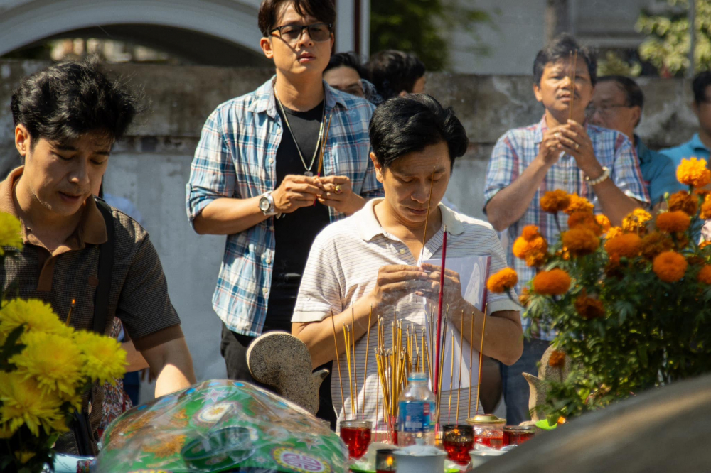C&aacute;c nghệ sĩ d&acirc;ng hương